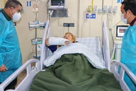 السائحة الفرنسية ضحية الاعتداء بكورنيش أكادير تغادر المستشفى صبيحة اليوم