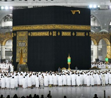 السعودية: إلغاء التباعد في المسجد الحرام والمسجد النبوي