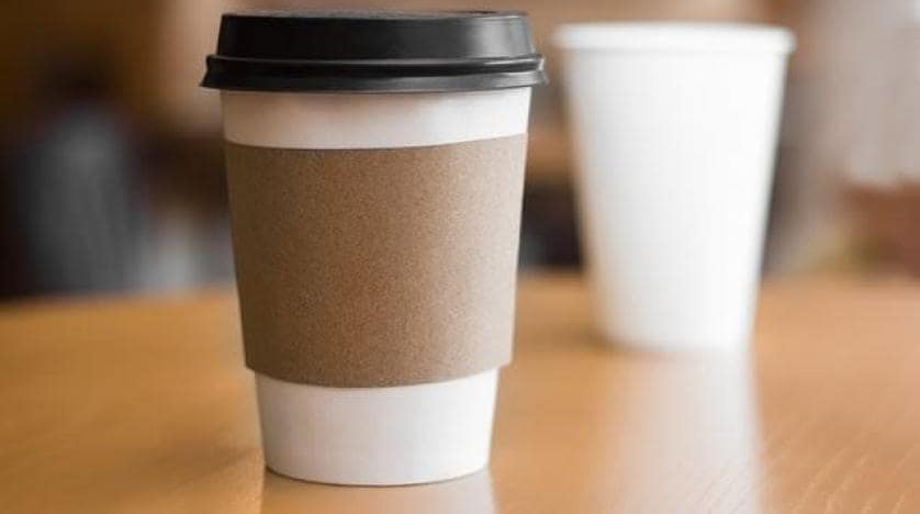 دراسة.. أكواب القهوة البلاستيكية تهدد الصحة min