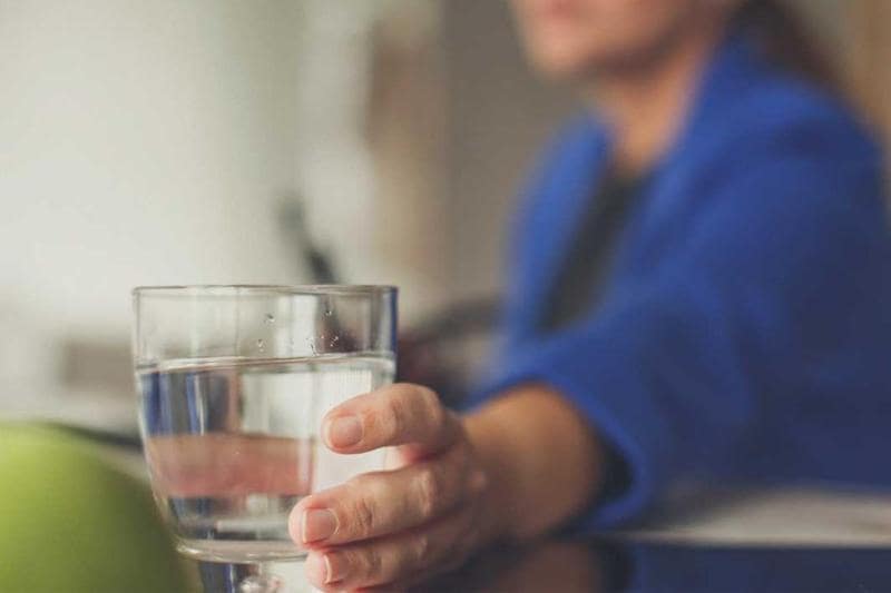 هل يهدد شرب الماء صحتك min