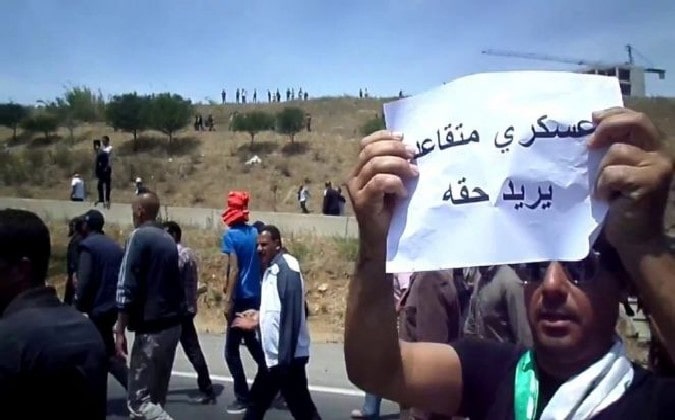 Les retraites de larmee algerienne demandent lasile alimentaire en Tunisie min