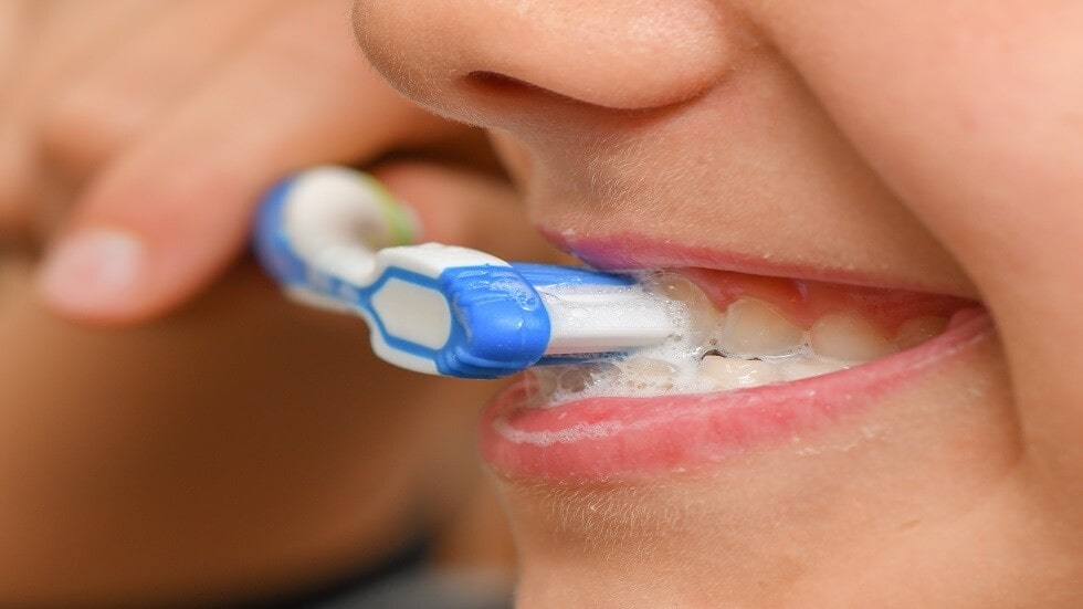 تنظيف الأسنان يؤدي للسكتات الدماغية وأمراض القلب والخرف min