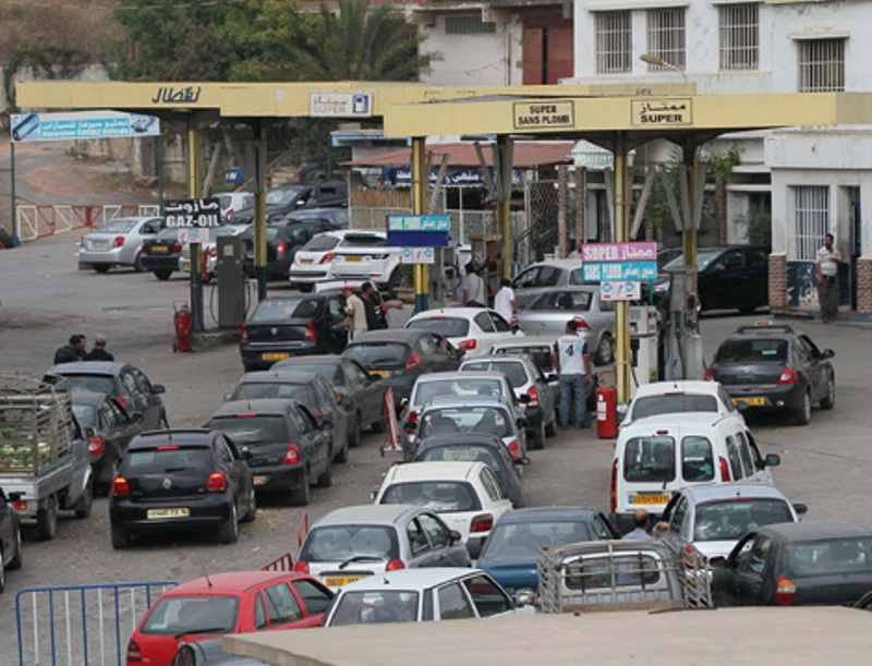 طوابير الوقود في تونس