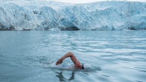 السباحة الجليدية على الجسم