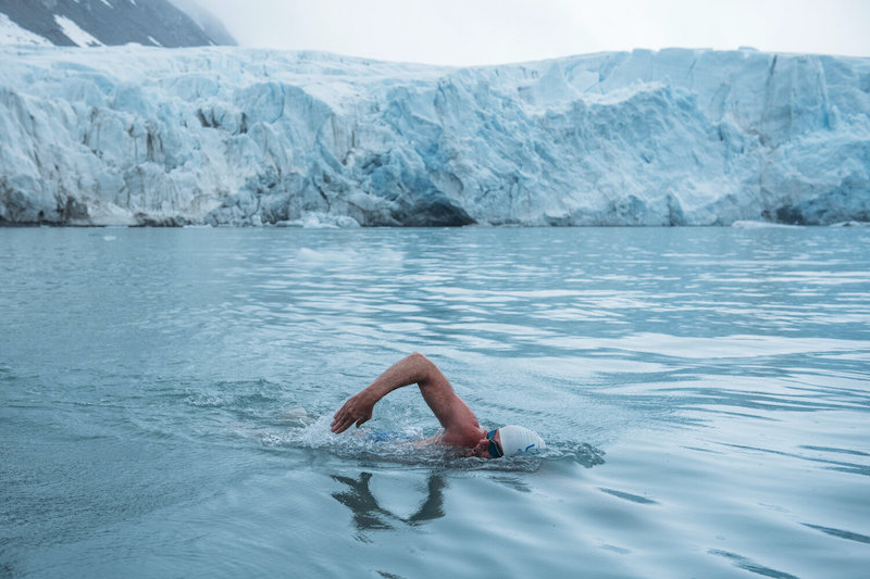 السباحة الجليدية على الجسم