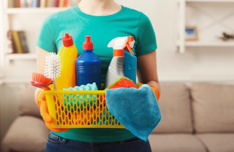منتجات التنظيف المنزلية قد تزيد من خطر الإصابة بالسرطان