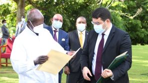Le President ougandais recoit a Entebbe M. BensaidSans titre 2