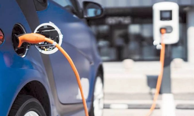 ابتكار في بطاريات السيارات الكهربائية ينعش الطاقة النظيفة