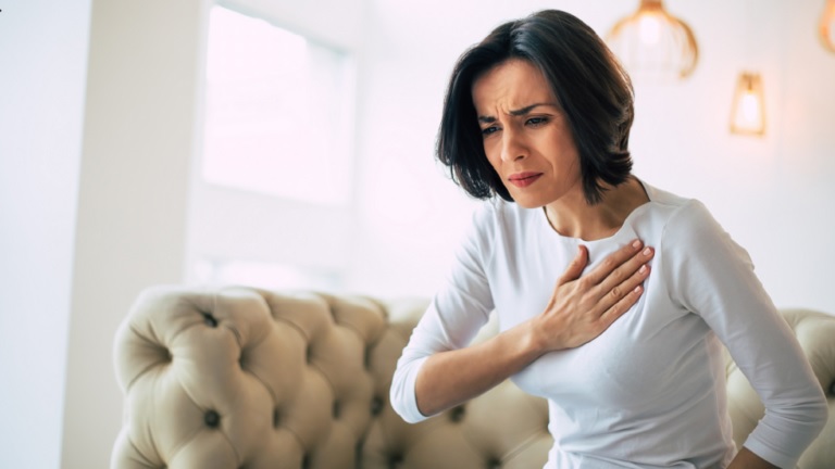 القلبية.. أعراض شائعة عند النساء تنذر بالخطر مسبقا