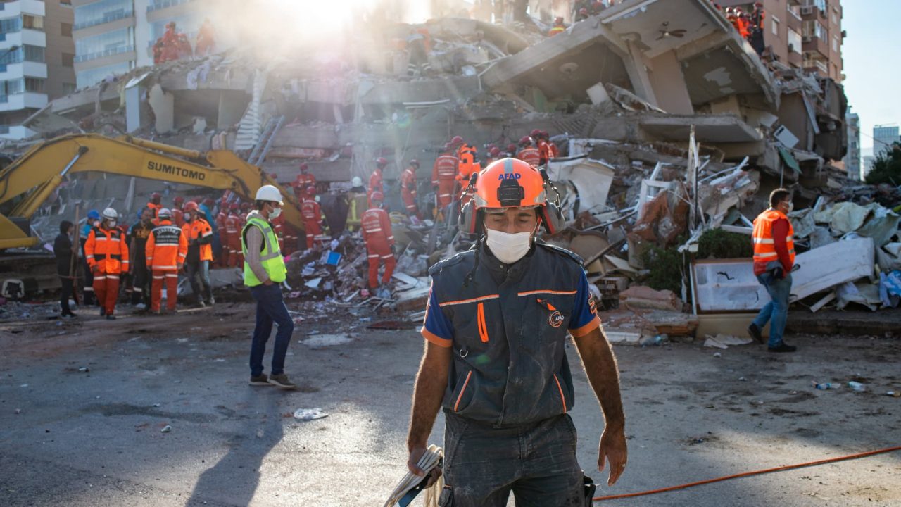 Les secours sont toujours a la recherche de survivants sous les decombres en Turquie 31 octobre 2020 418587