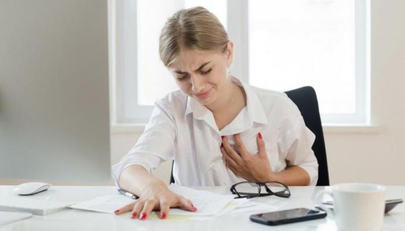 يحذر النساء قبل وقوع النوبة القلبية