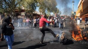 العنف في جنوب أفريقيا.jpg 2
