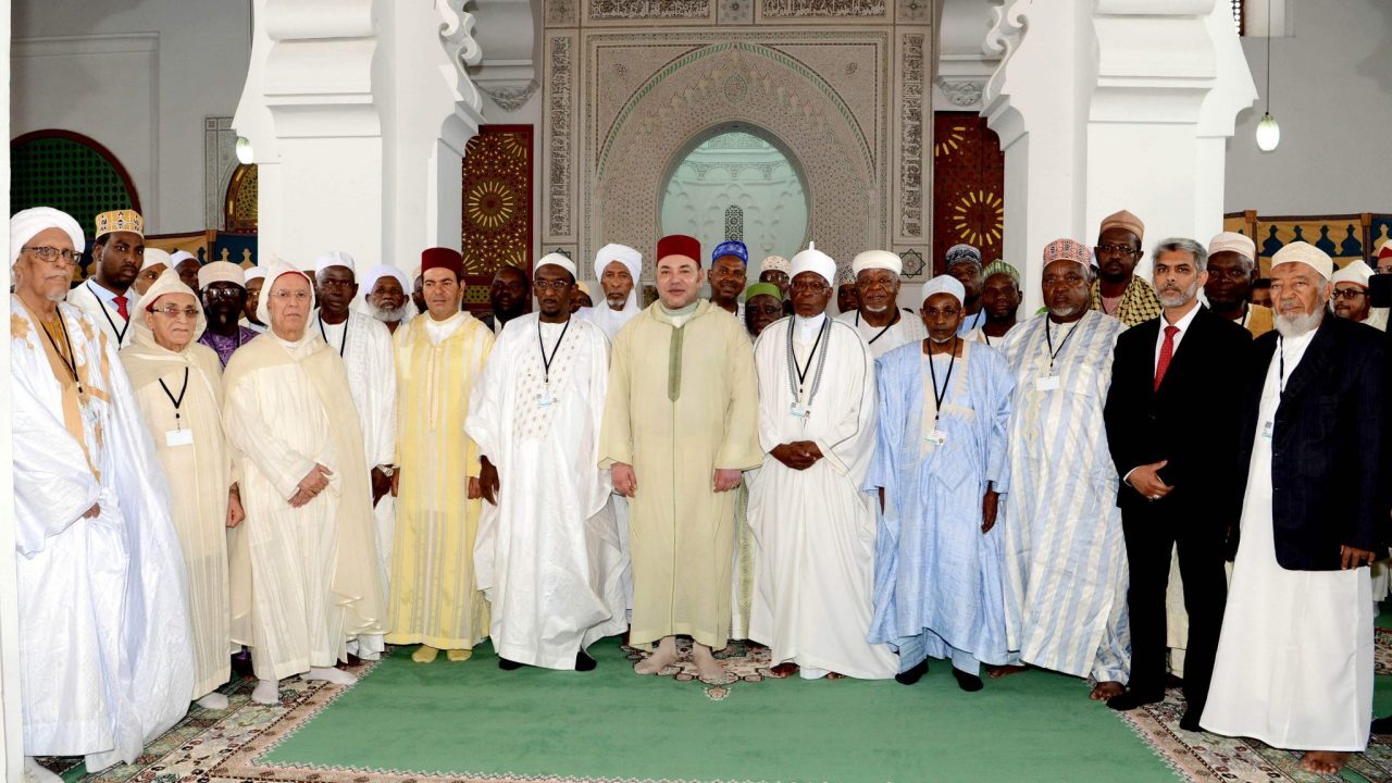 sm le roi preside linstallation du cs de la fondation mohammed vi des oulemas africains g scaled 1280x881 1
