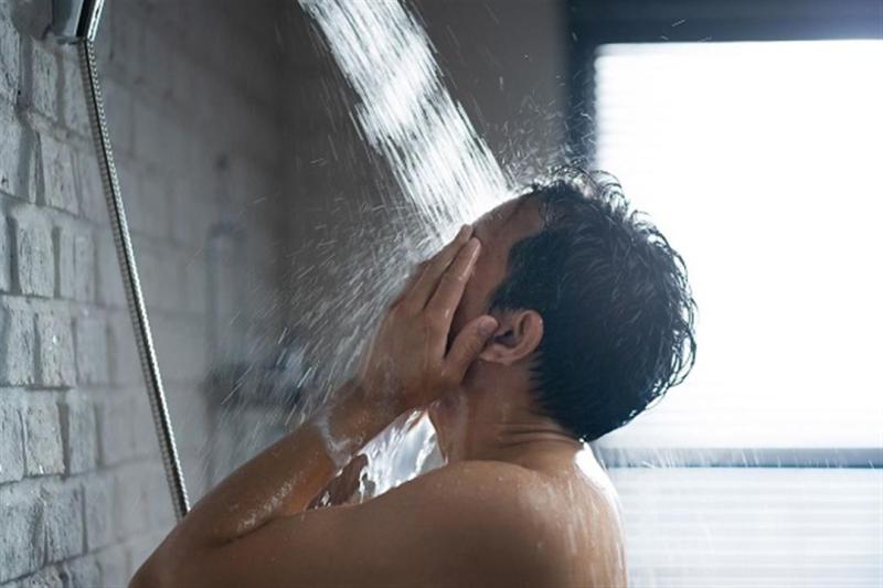 خطأ شائع في الاستحمام قد يضر بصحتك