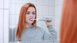حالات لا ينبغي فيها تنظيف الأسنان بالفرشاة