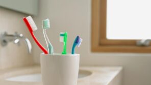 متى يجب تبديل فرشاة الأسنان؟